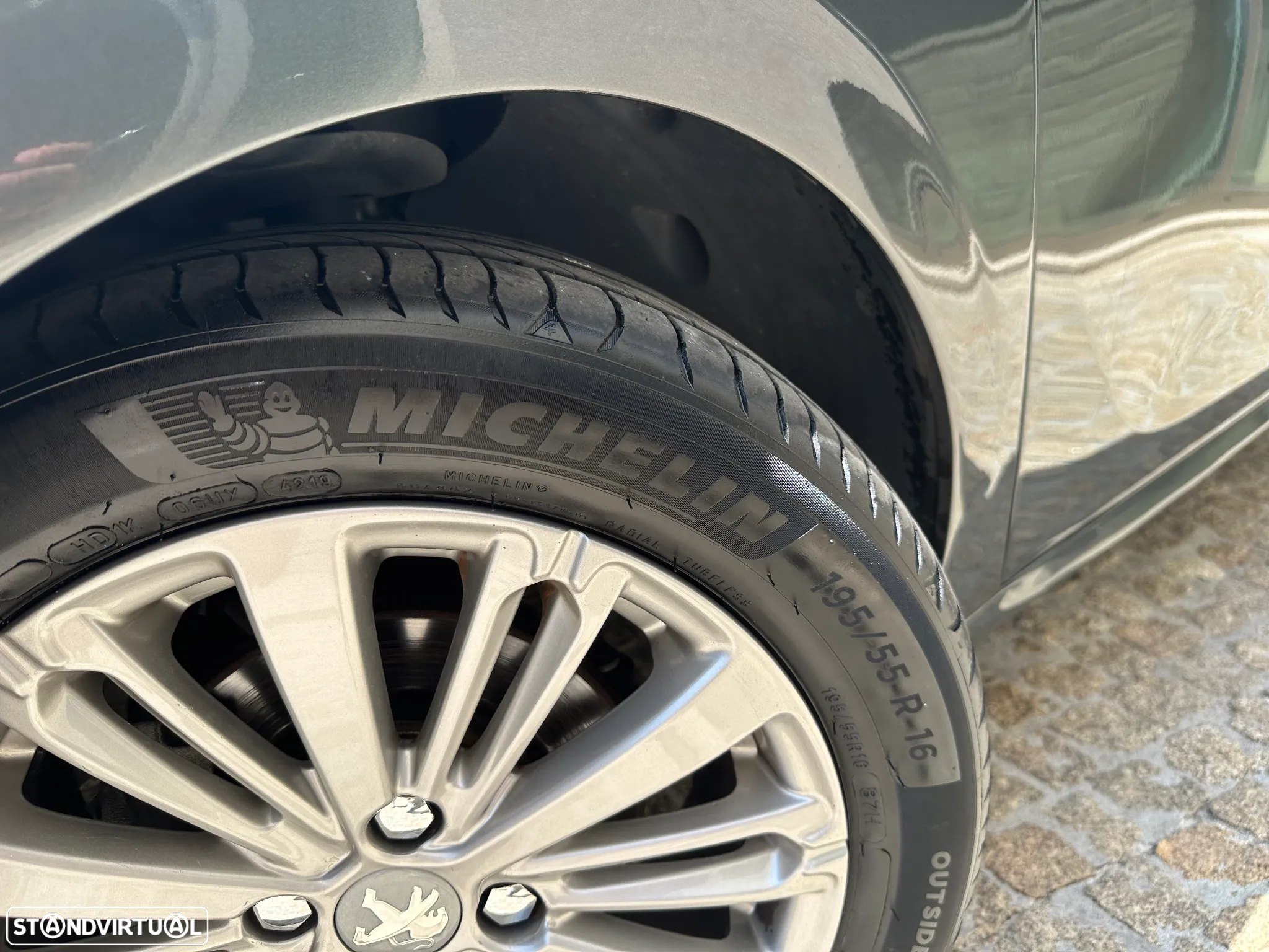 Peugeot 208 1.6 BlueHDi Style - 19