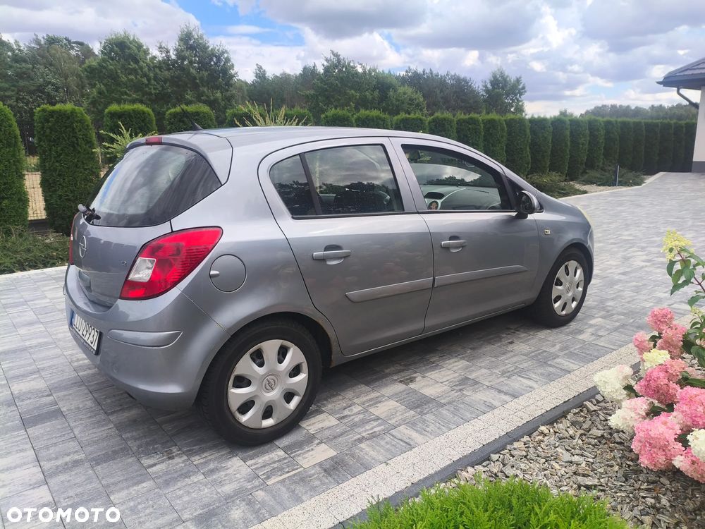 Opel Corsa 1.2 16V Cosmo - 2