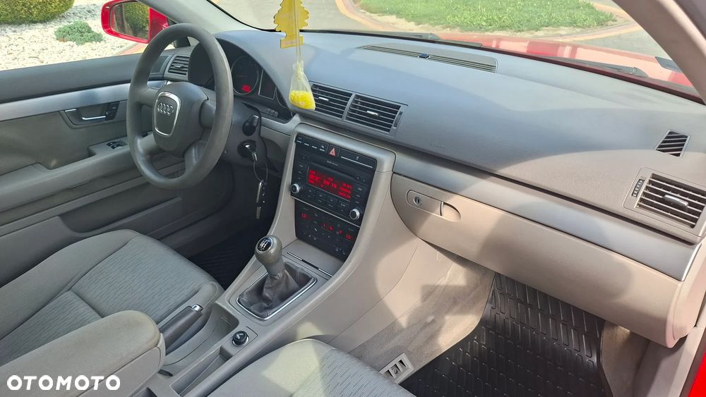 Audi A4 Limousine - 10