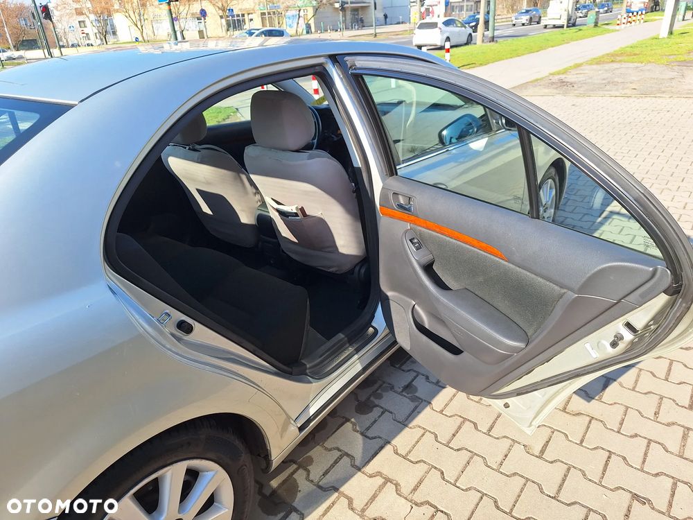 Toyota Avensis 1.8 VVT-i Sol - 11