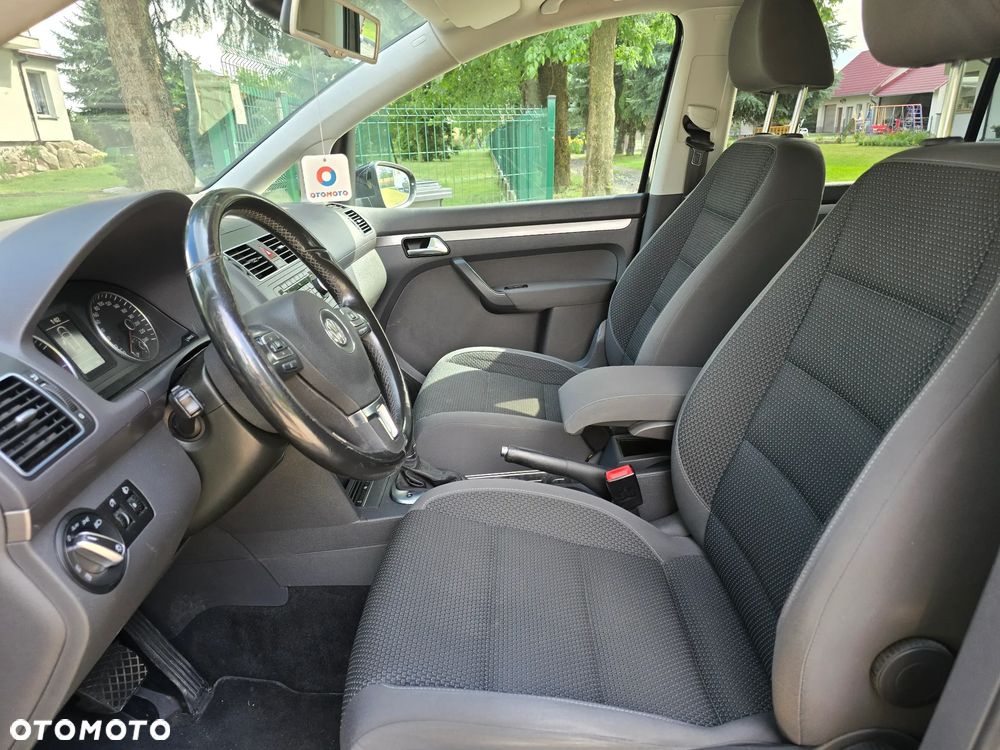 Volkswagen Touran - 10
