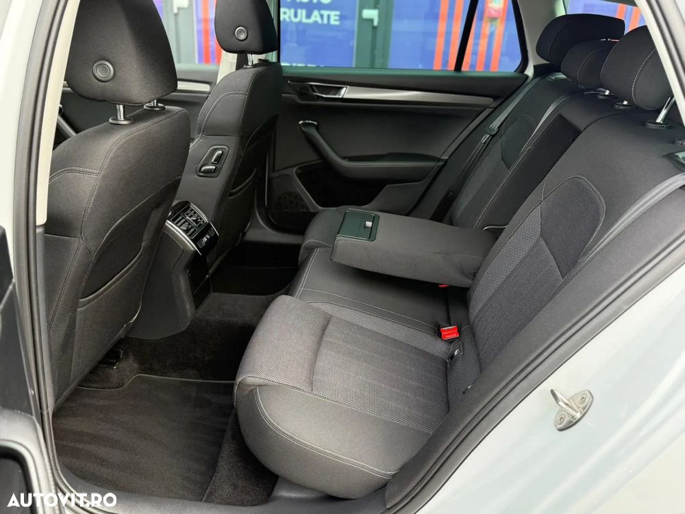 Skoda Superb Combi 2.0 TDI DSG Premium Edition - 25