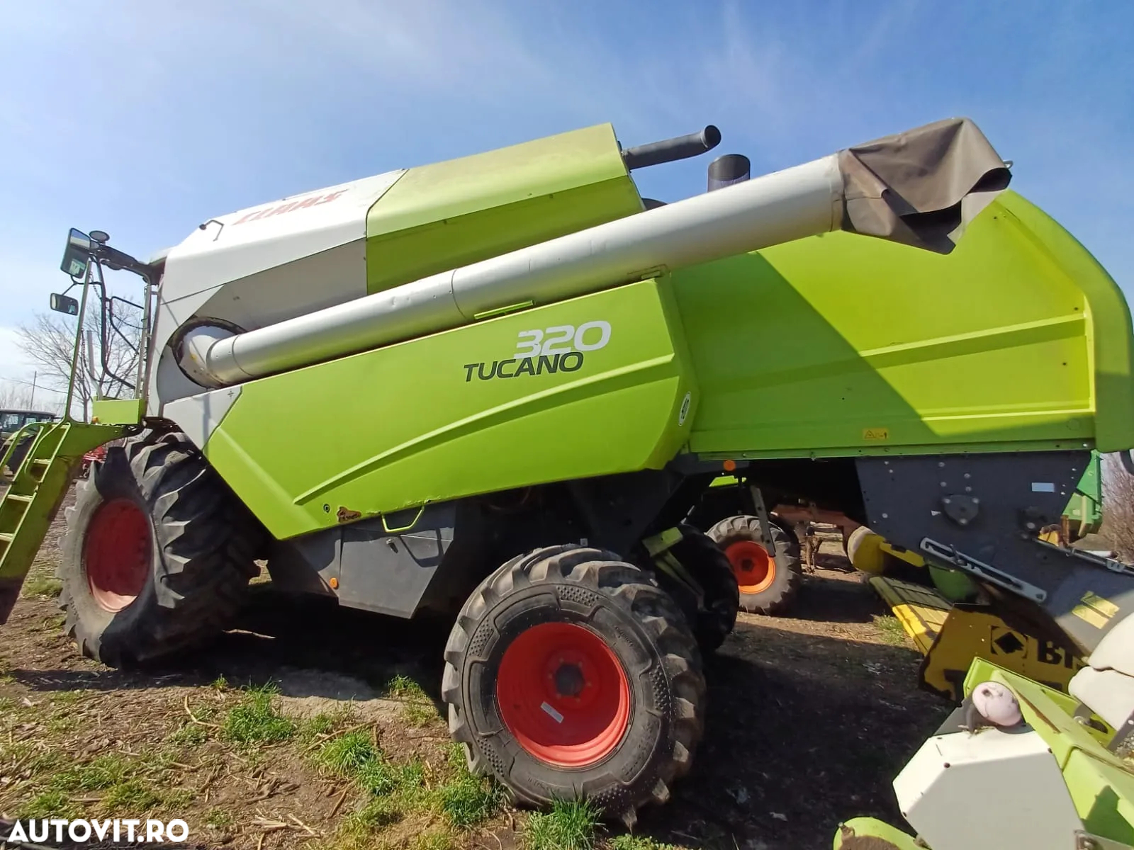 Claas Tucano 320 - 2