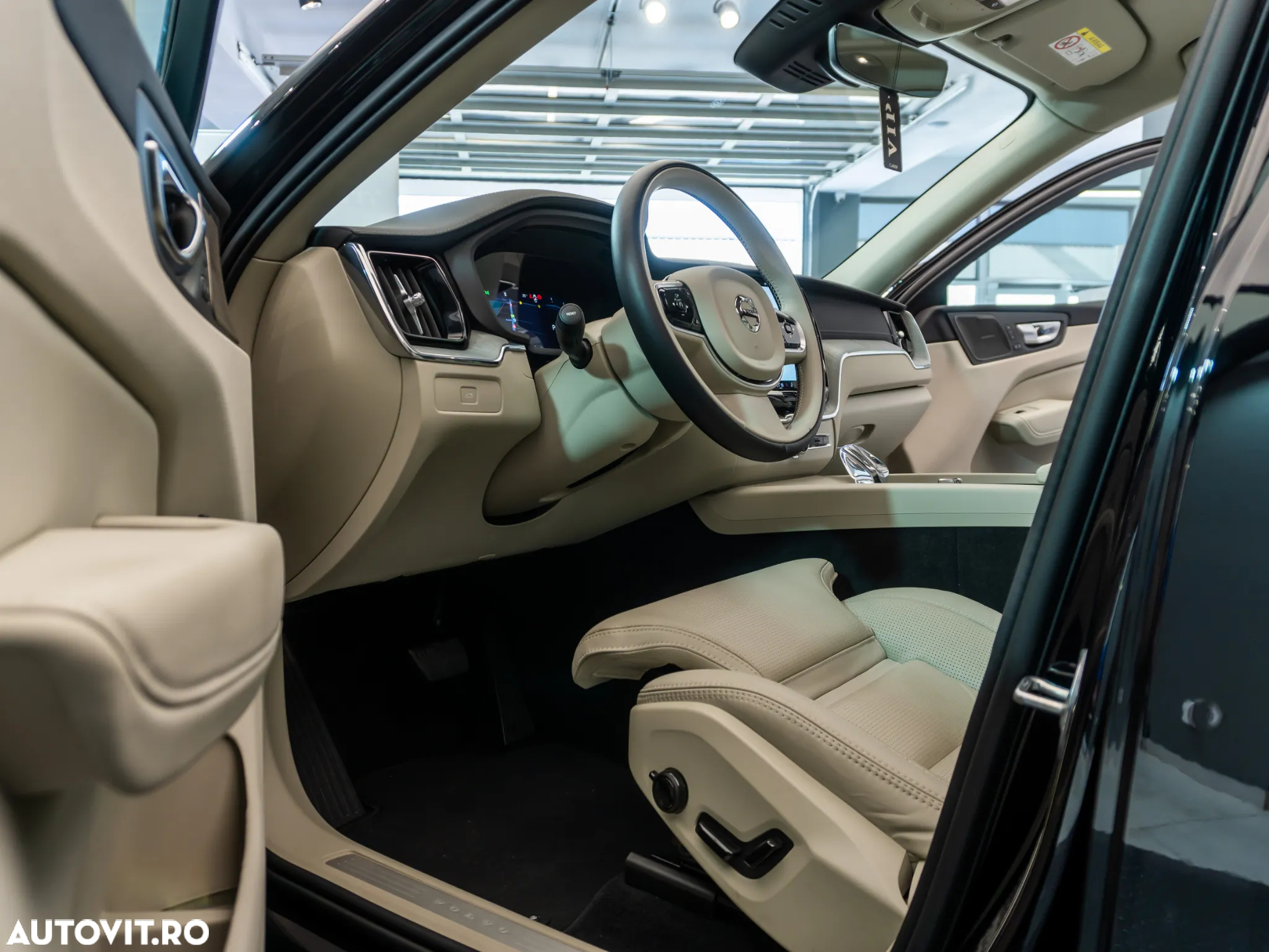 Volvo XC 60 B4 MHEV AT AWD Ultimate Dark - 21