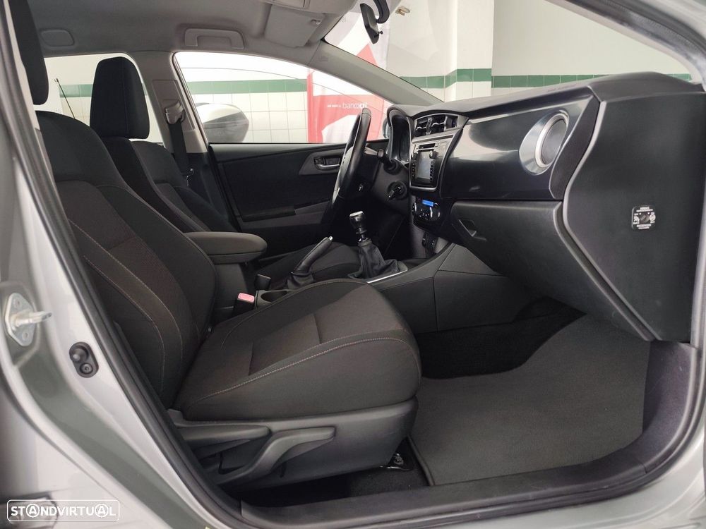 Toyota Auris Touring Sports - 10
