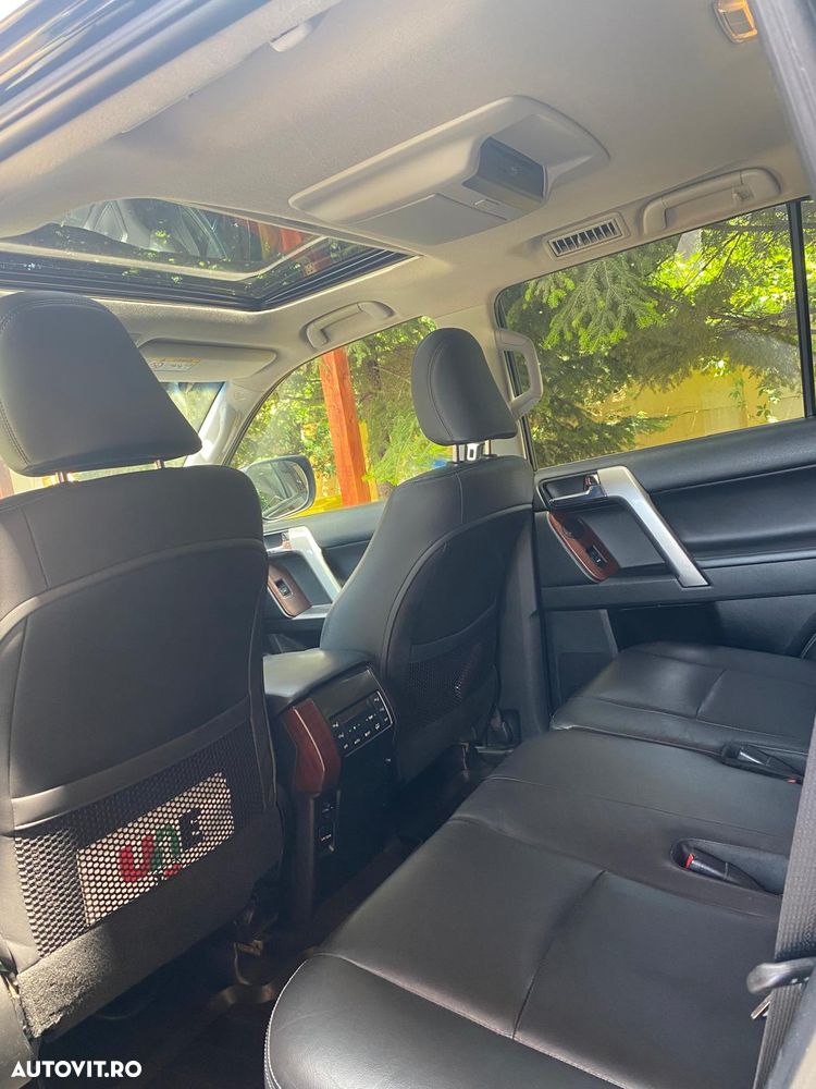 Toyota Land Cruiser - 12