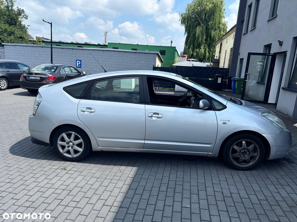 Toyota Prius 1.5 VVT-i Sol - 2