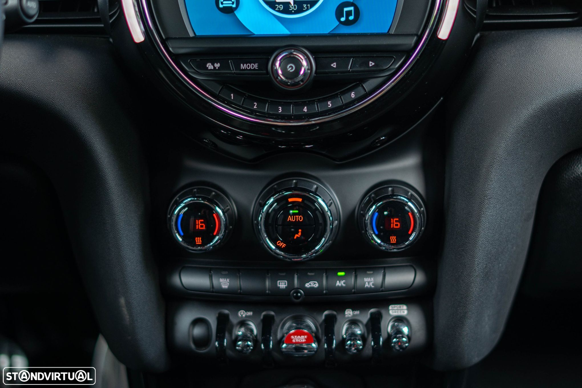 MINI 5 Portas Cooper Auto - 26