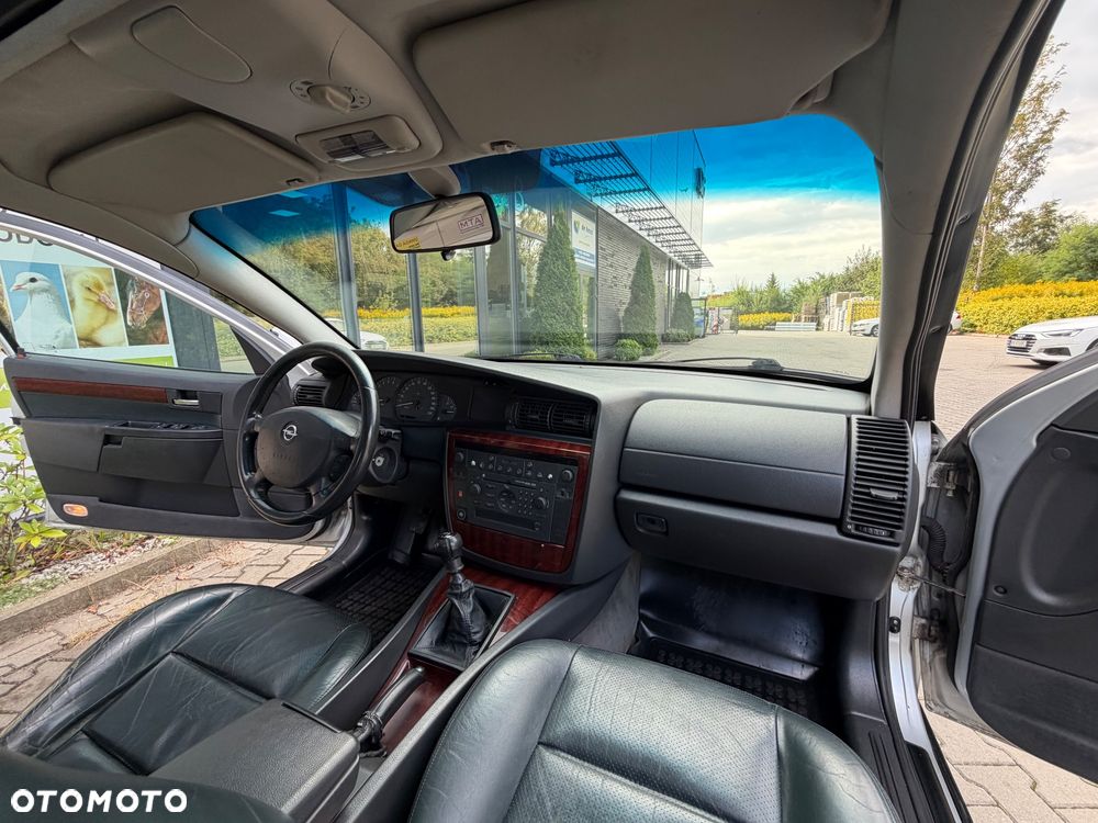 Opel Omega 2.2 Elegance - 15
