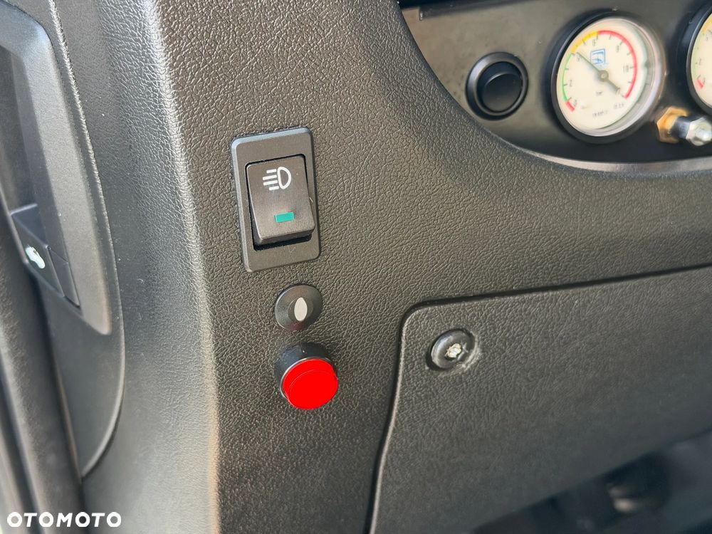 Fiat DUCATO 2.3 MultiJet 150KM Euro-6 IZOTERMA WINDA PALFINGER UDT do 2028r Poduszki zawieszenia tył pneumatyczne! + Kompresor DMC:3.5t Ładowność 950kg KONTENER DRZWI tył Skrzydłowe + Drzwi BOCZNE Spoiler - Owiewki boczne kabiny TUV Thuringen ISO , Tempomat, Klimatronik i więcej.. - 19