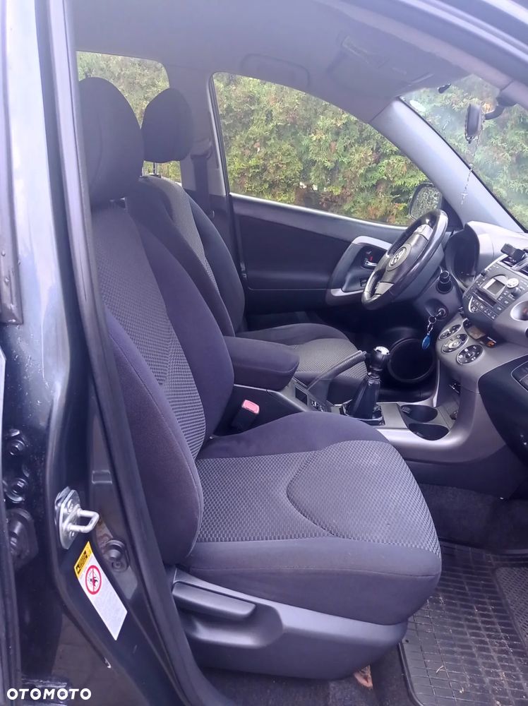 Toyota RAV4 2.2 D-4D Premium - 8