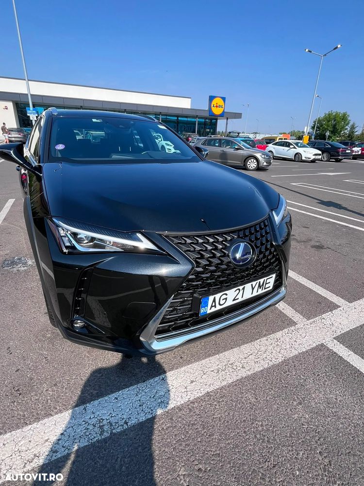 Lexus UX 250h FWD Executive - 3