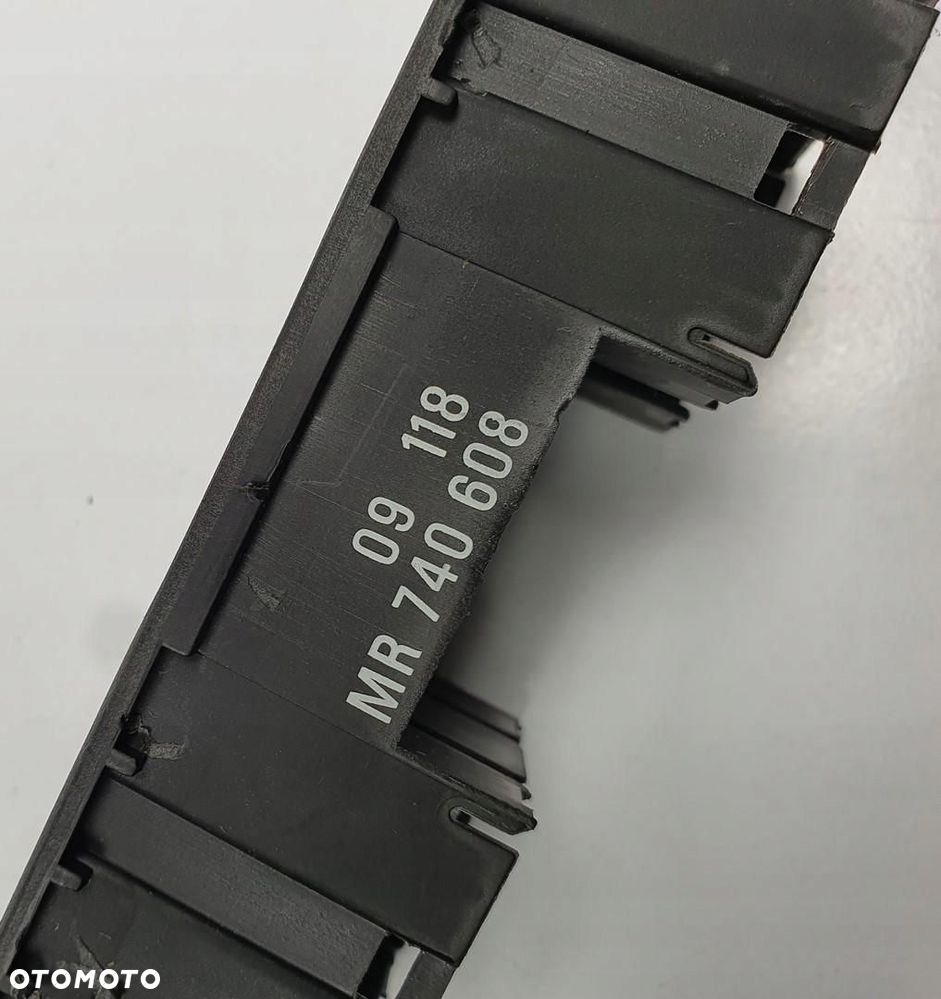 OSŁONA PANELU PRZYCISKU REGULACJI LUSTEREK MITSUBISHI SPACE STAR - 3