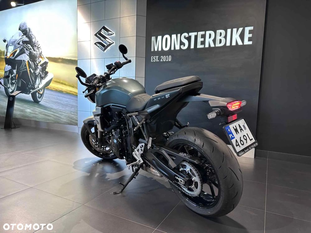 Suzuki GSX - 6