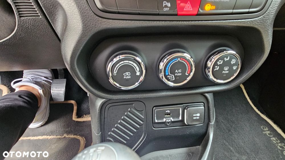 Jeep Renegade - 33