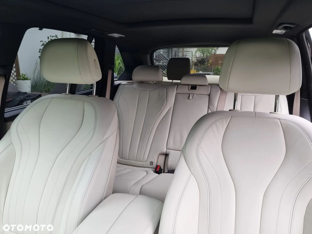 BMW X5 M M50d - 9