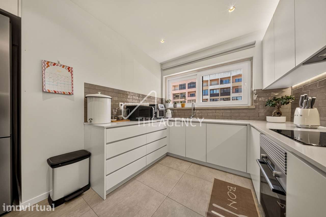 Moradia de 4 Pisos Totalmente Remodelada "Chave na Mão" em Zona Nobre - Grande imagem: 5/37