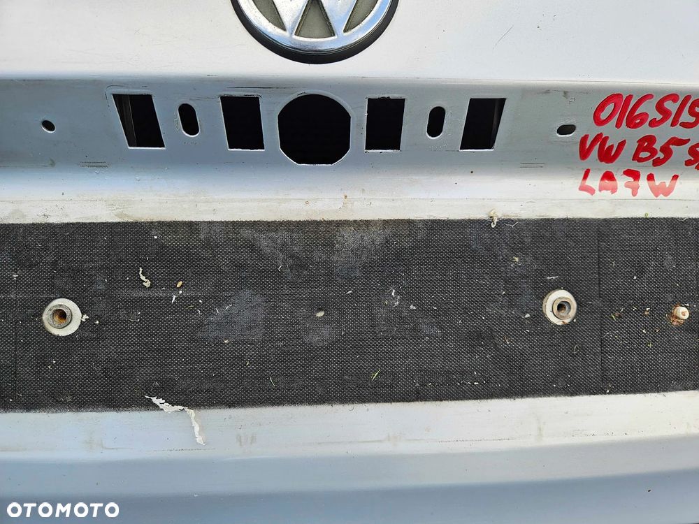 Klapa Pokrywa Bagażnika Tył Tylna Srebrna LA7W Znaczek Napis VW Passat B5 Sedan 97r - 10