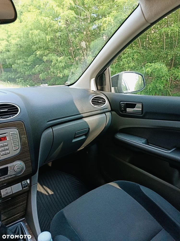 Ford Focus 1.6 16V Ghia - 12