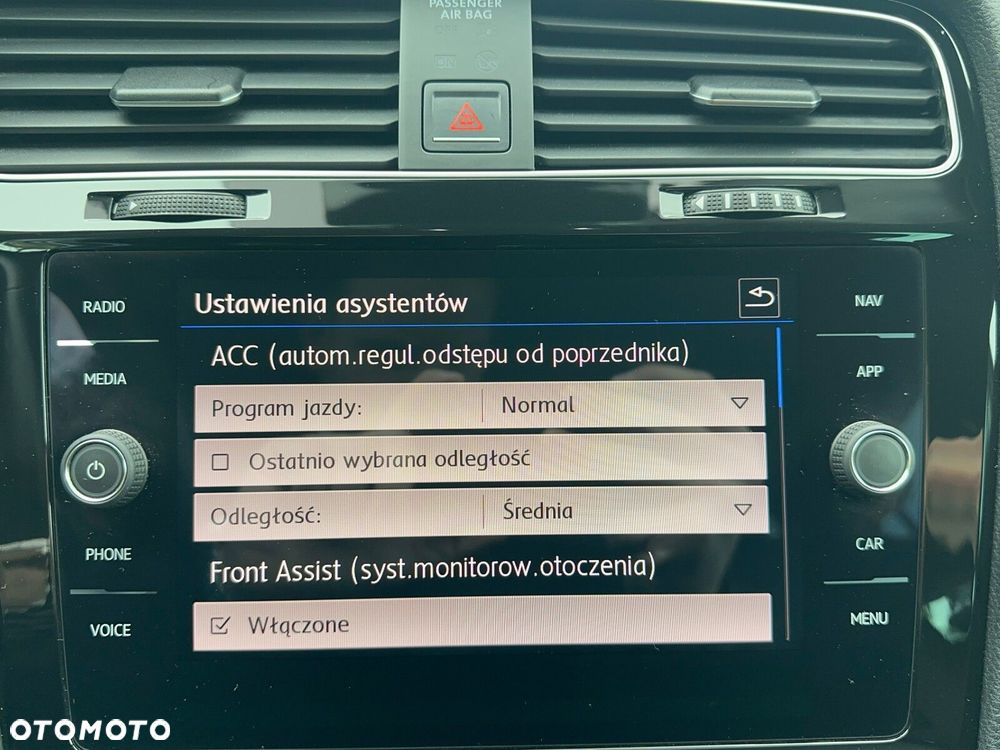 Volkswagen Golf - 22