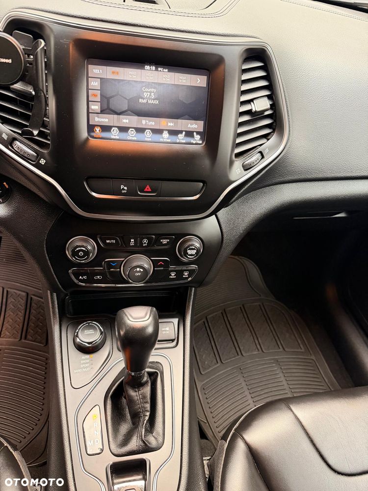 Jeep Cherokee - 13