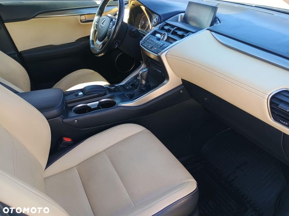 Lexus NX 300h Comfort AWD - 11