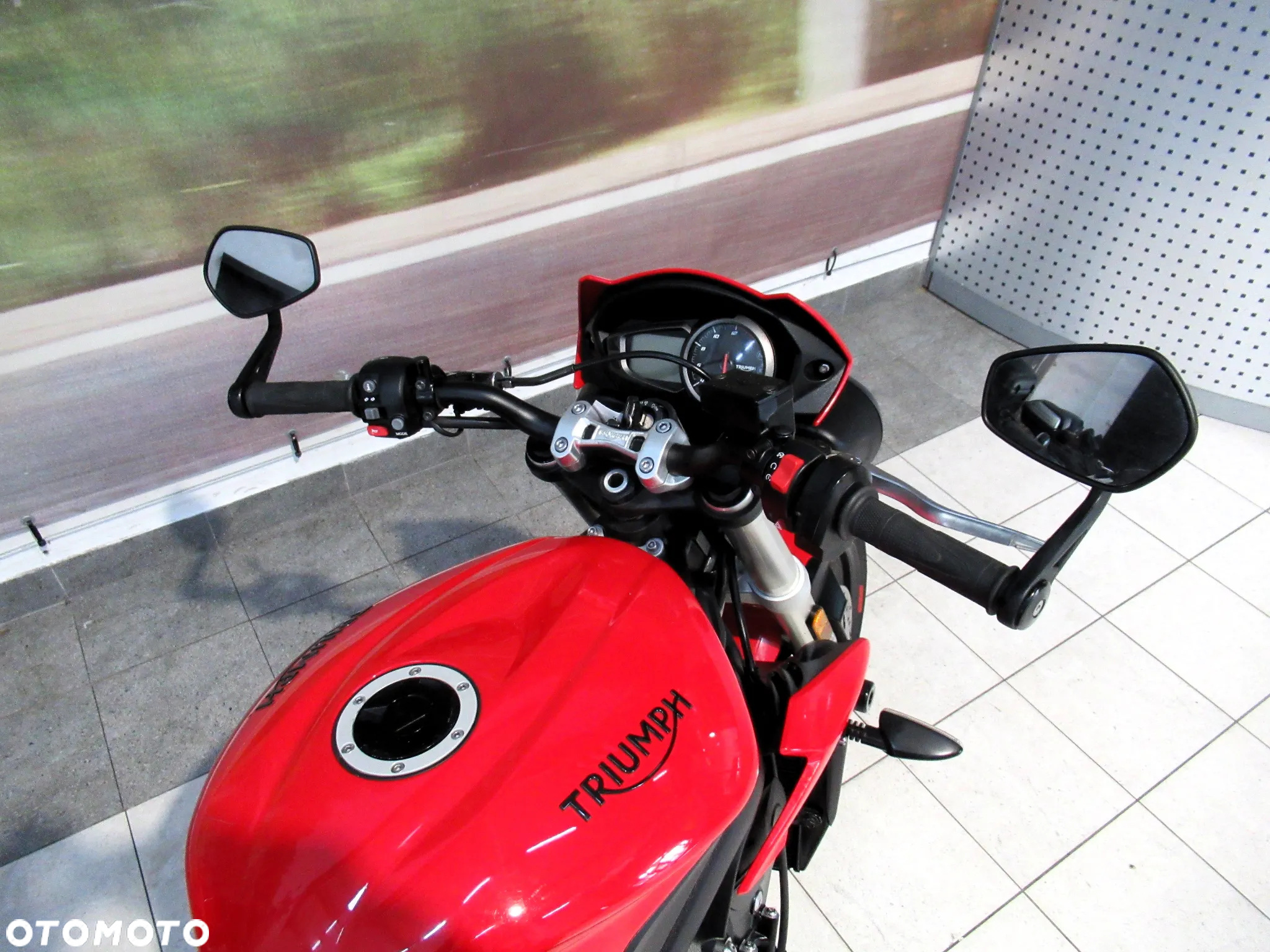 Triumph Street Triple - 12