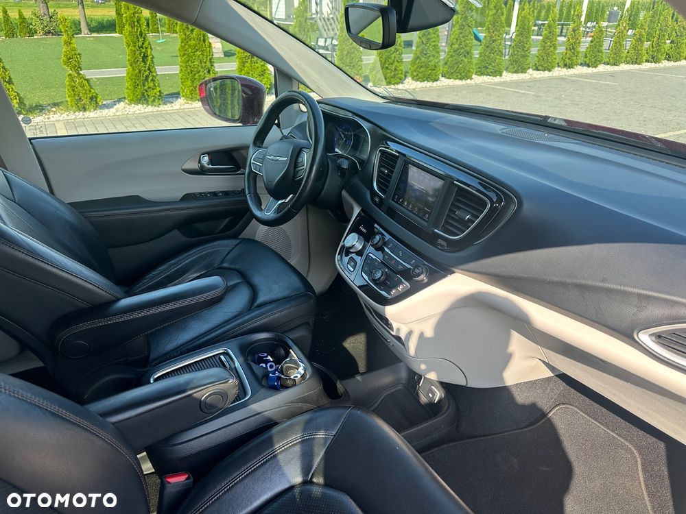 Chrysler Pacifica - 27