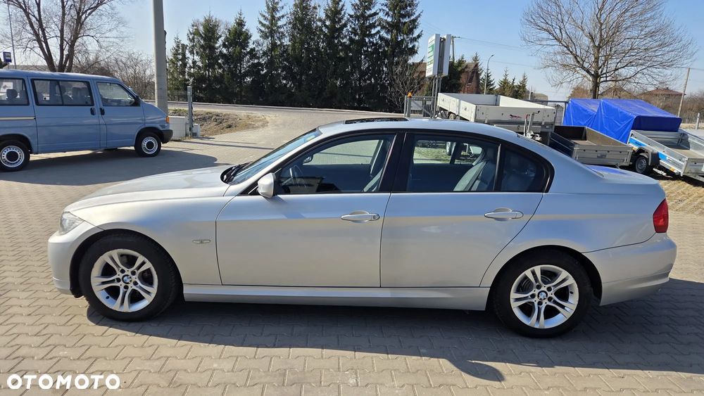 BMW Seria 3 318i Edition Exclusive - 4