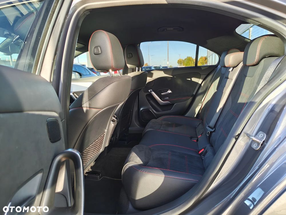 Mercedes-Benz Klasa A 220 4-Matic AMG Line 8G-DCT - 16