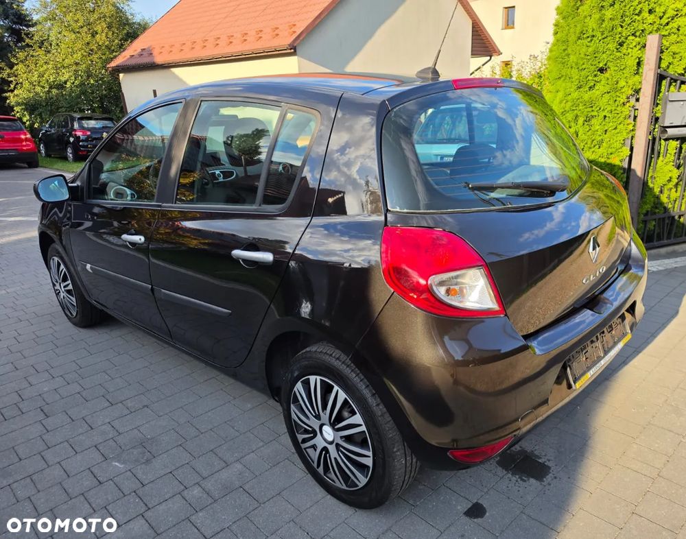 Renault Clio - 8