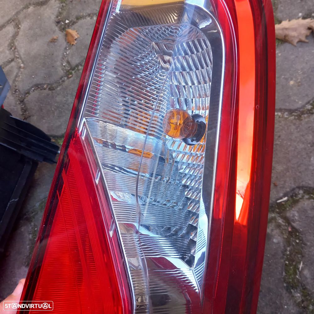 Farois traseiros renault master ano 2021 - 4