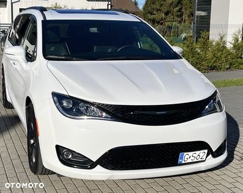 Chrysler Pacifica - 1