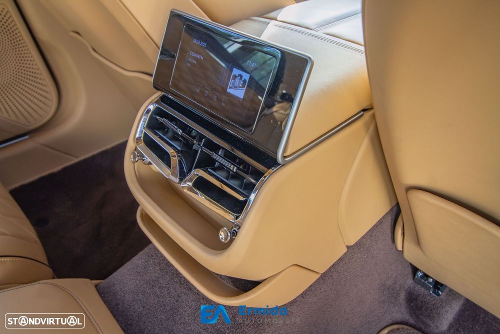 Bentley Flying Spur - 54