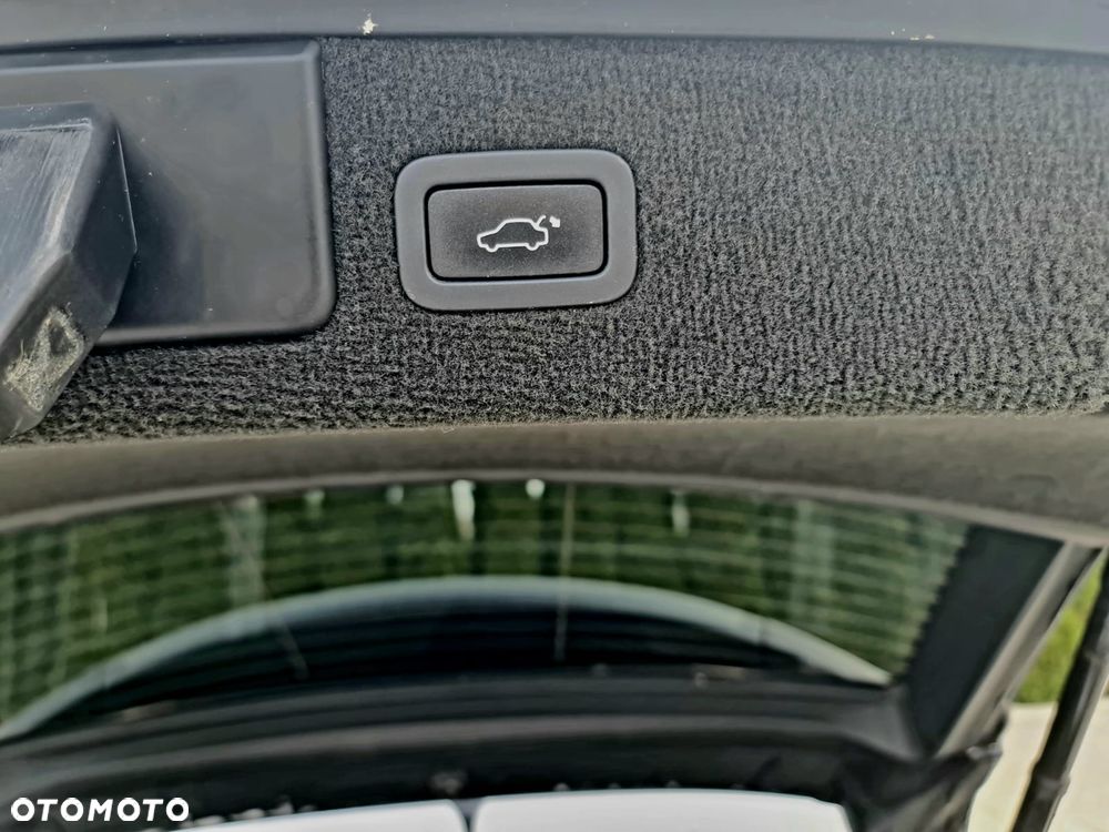 Jaguar XF 2.2 D R-Sport - 36