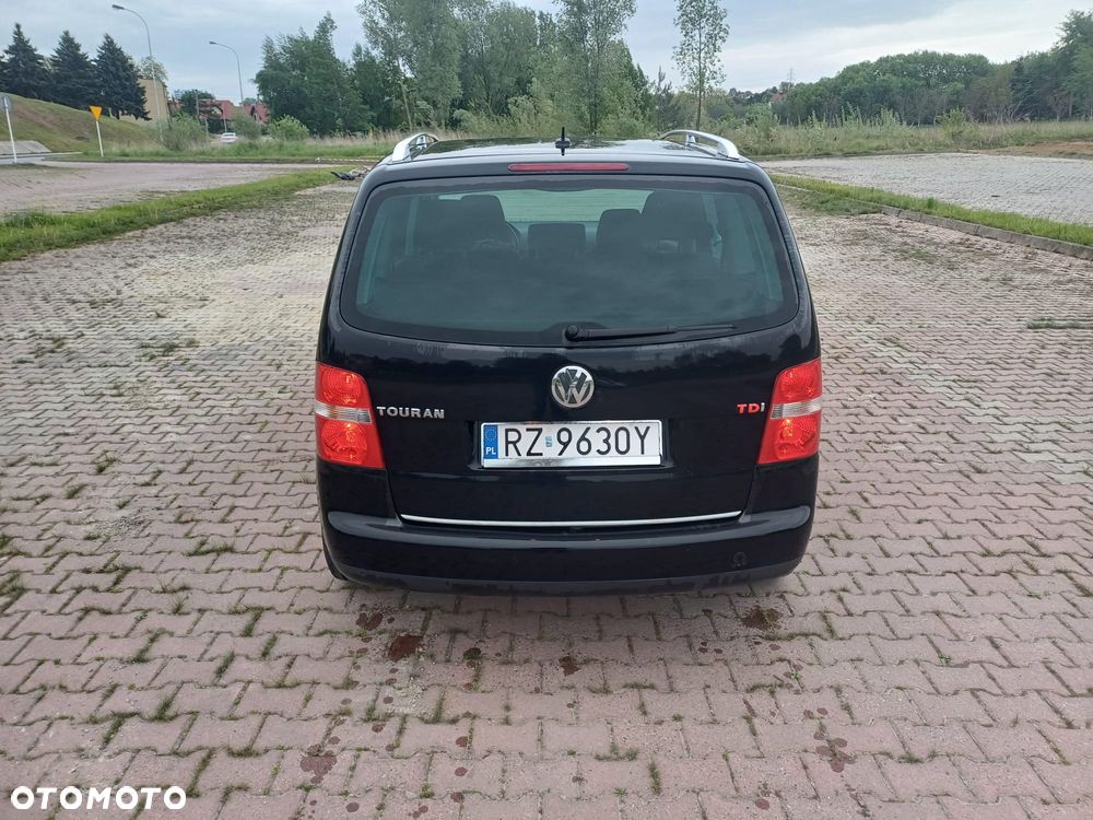 Volkswagen Touran 2.0 TDI Q-Line - 4