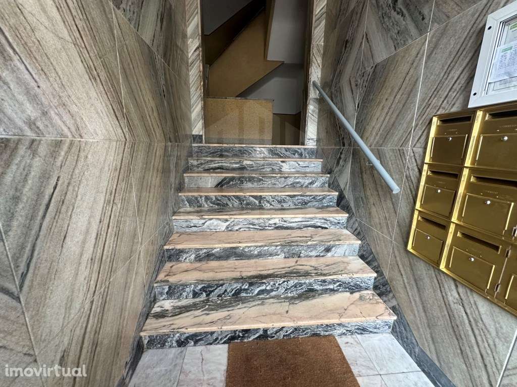 Apartamento T2 Remodelado | 3. º Andar | Casal do Marco - Grande imagem: 2/13