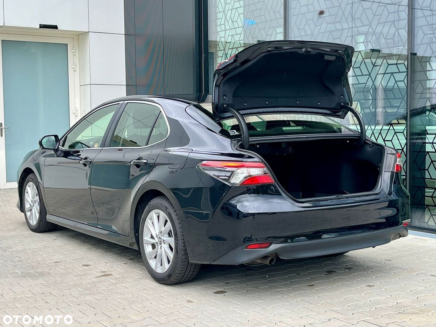 Toyota Camry - 32