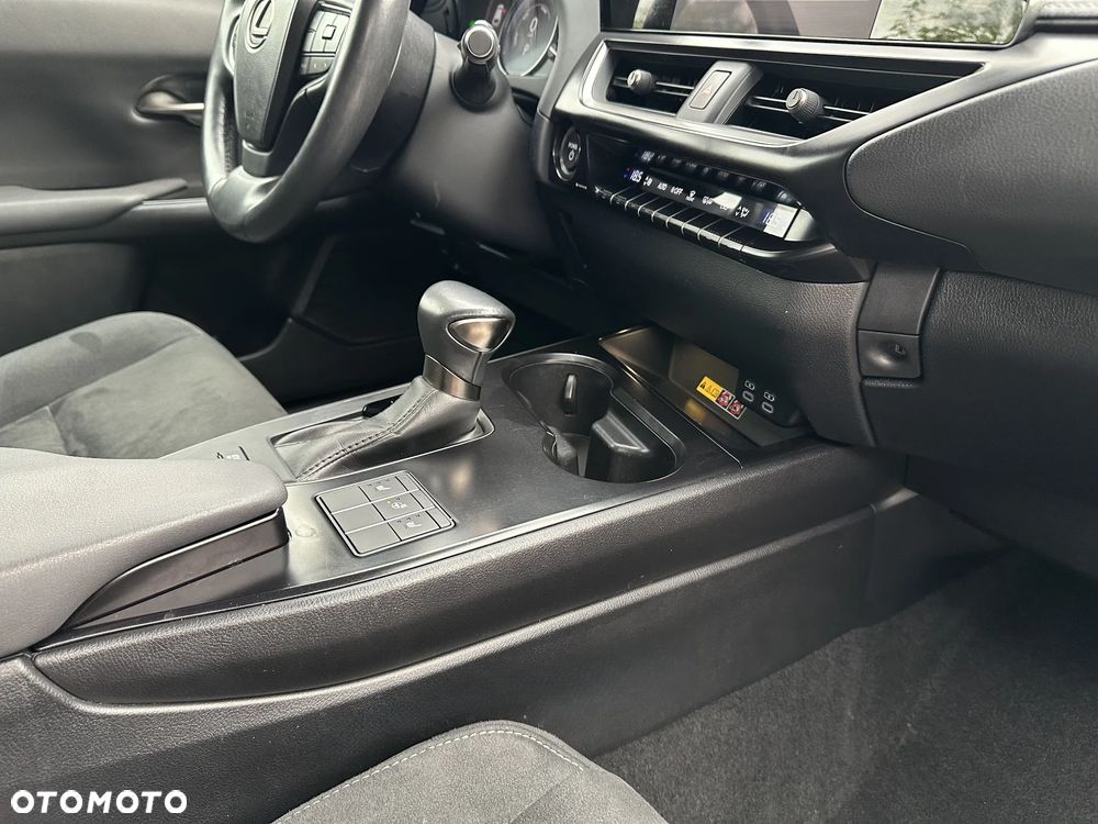 Lexus UX 250h GPF Business 2WD - 27