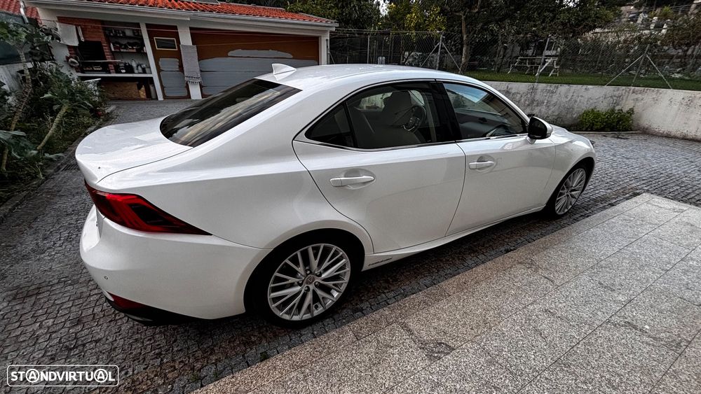 Lexus IS 300H Luxury - 8