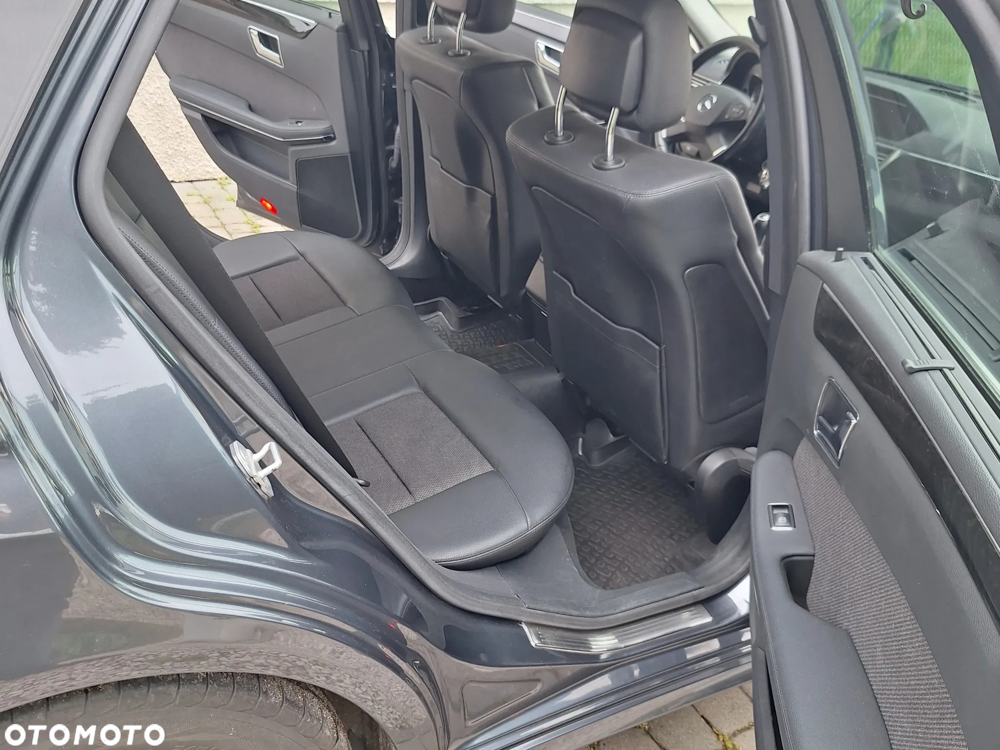 Mercedes-Benz Klasa E 220 CDI BlueEff Avantgarde - 21