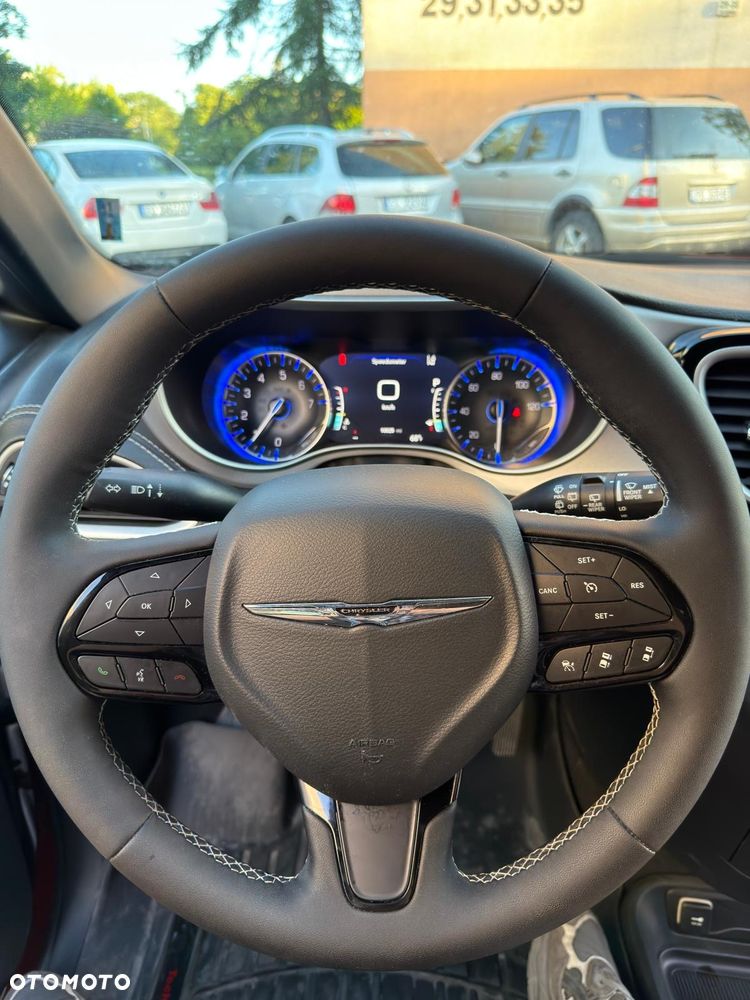 Chrysler Pacifica - 12