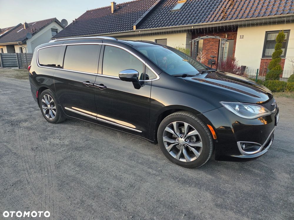 Chrysler Pacifica - 2