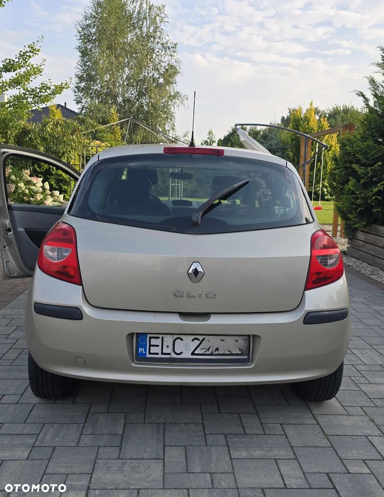 Renault Clio 1.4 16V Authentique - 4