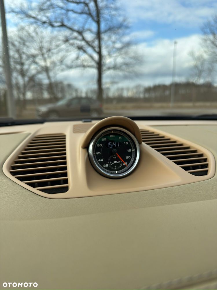 Porsche 911 Carrera 4 PDK - 18