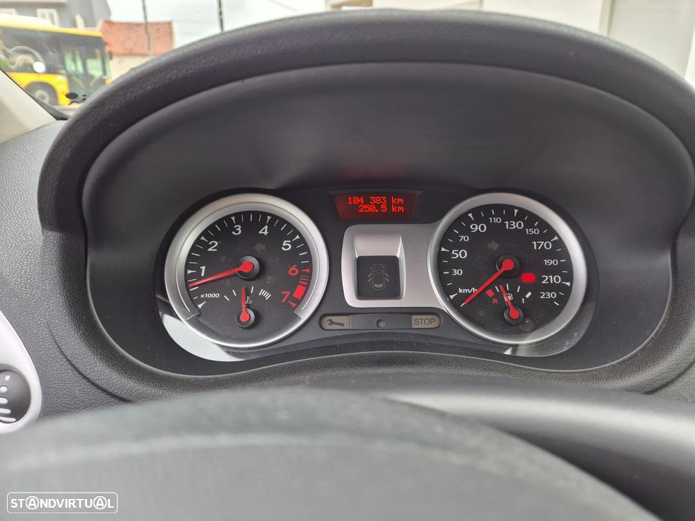 Renault Clio 1.2 16V Confort - 8