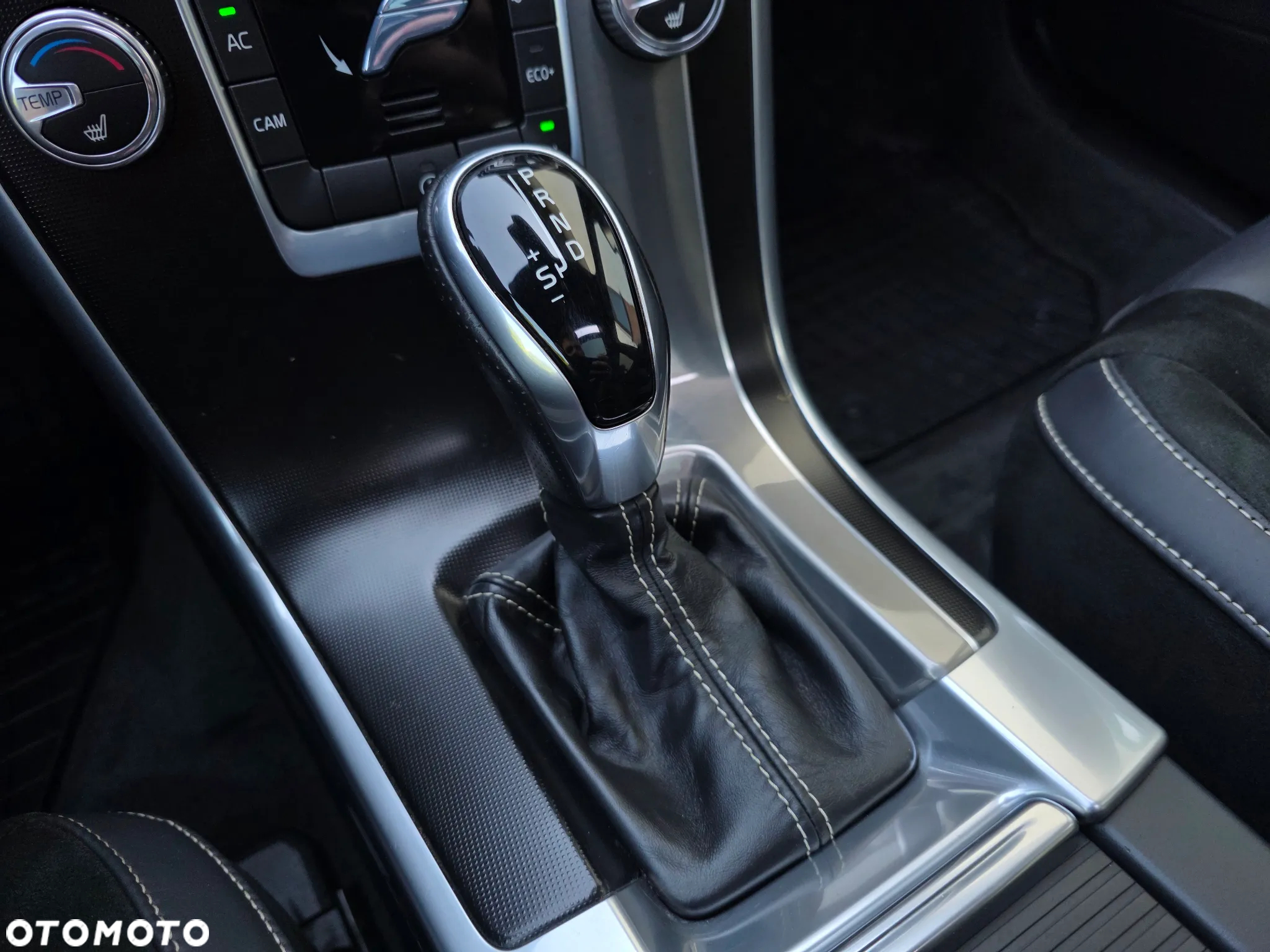 Volvo XC 60 D4 Geartronic RDesign - 27