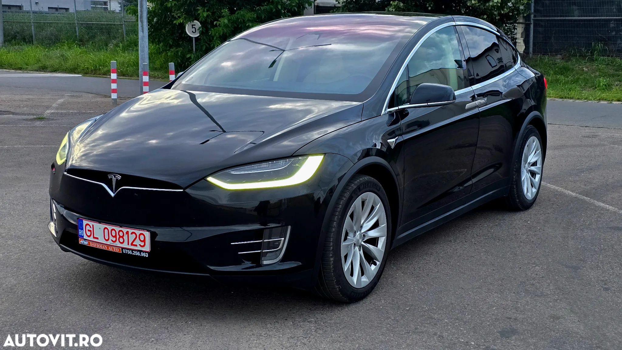 Tesla Model X - 2