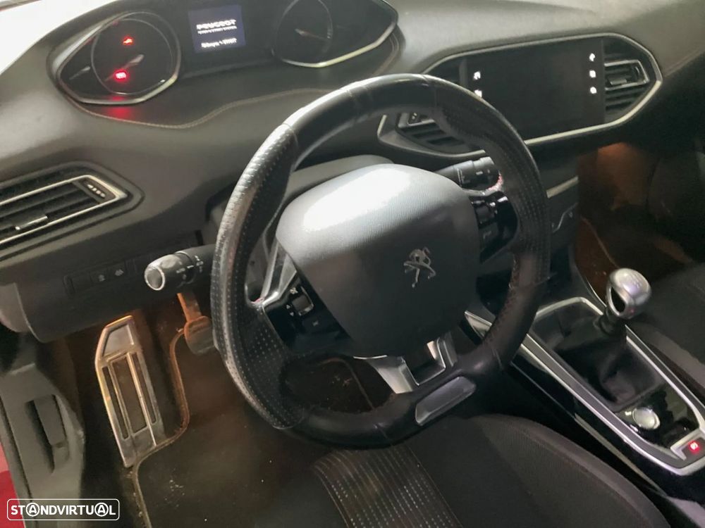 Peugeot 308 1.2 PureTech Allure - 4