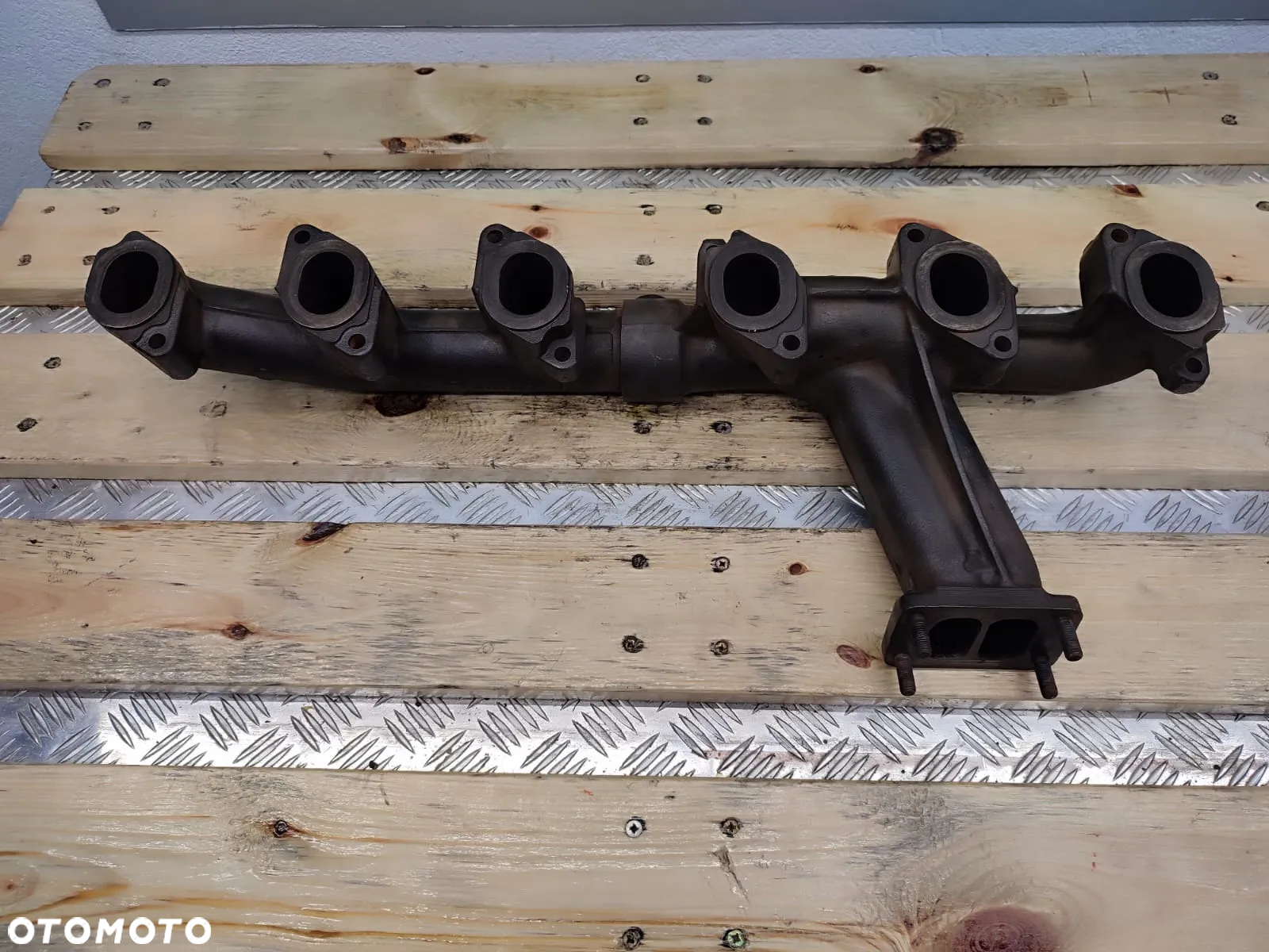Kolektor wydechowy 837074950 MASSEY FERGUSON  7718S - 6
